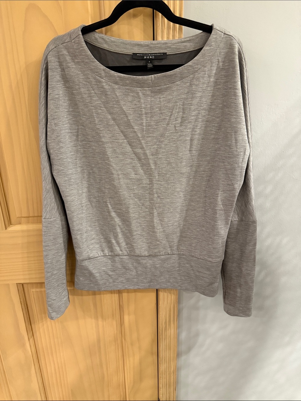 White House Black Market WKND Gray Long Sleeve Knit Top Small